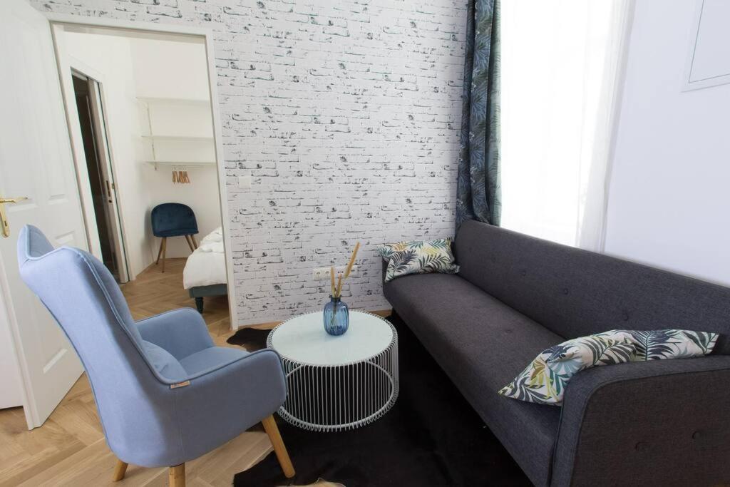 Josef'S Home I Studio In Prime Location I Patio Wina Bagian luar foto