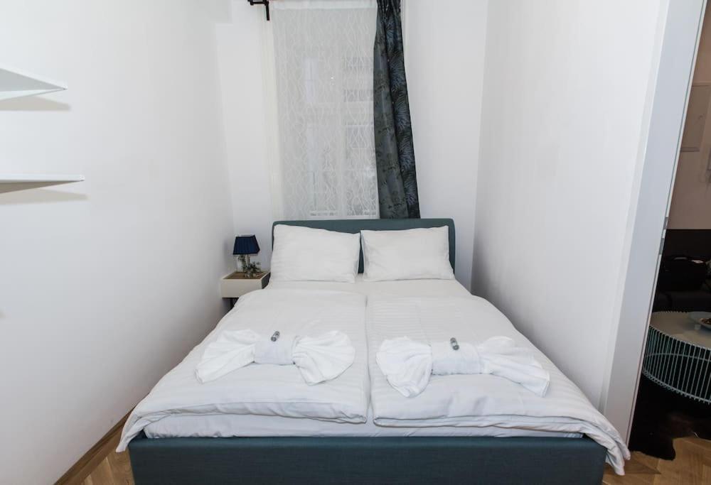 Josef'S Home I Studio In Prime Location I Patio Wina Bagian luar foto
